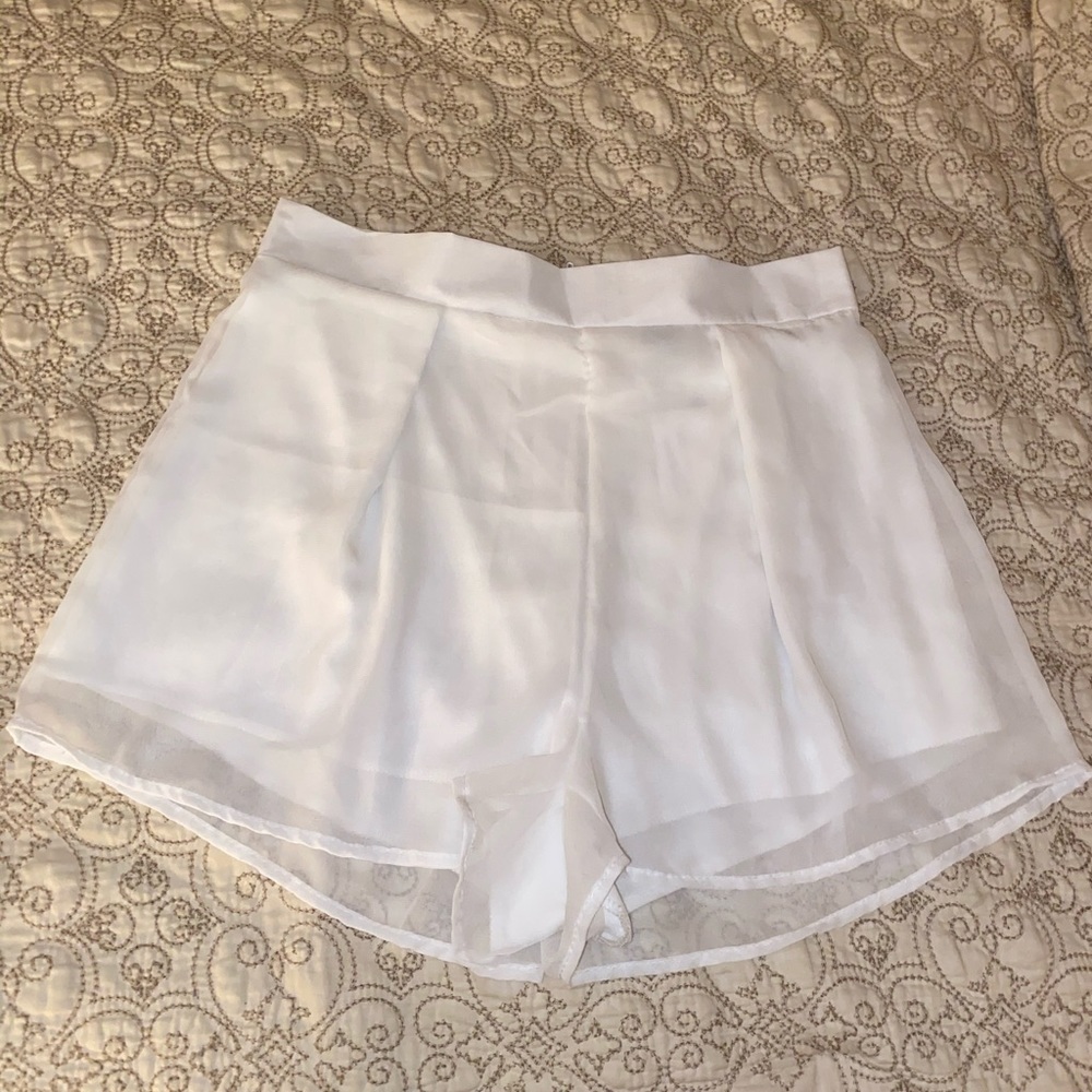 “4 for 20” Windsor Women’s Flowy Shorts With Waist Band Zipper In Ivory